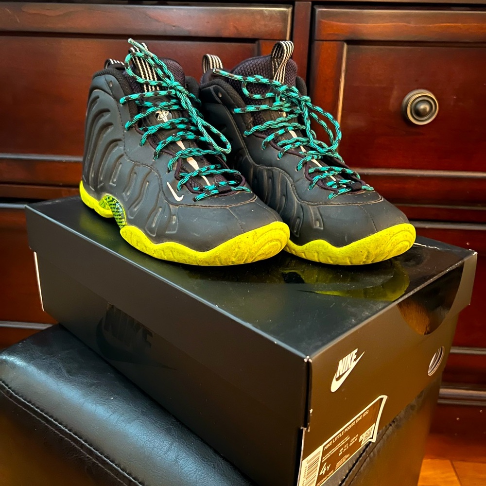 Nike Foam Posite Size 4